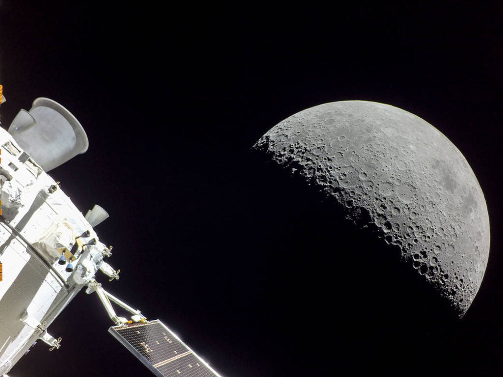Orion Approaches Moon Before Return Flyby.