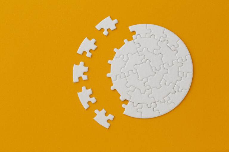 A circular jigsaw puzzle representing our free astronomy course Ancient Armageddon